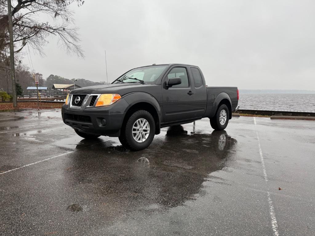 2015 Nissan Frontier SV's photo