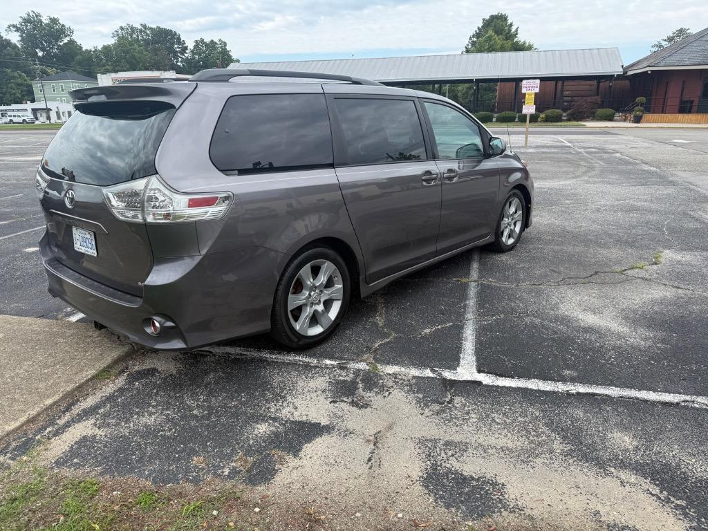 2011 Toyota Sienna SE - Photo 6