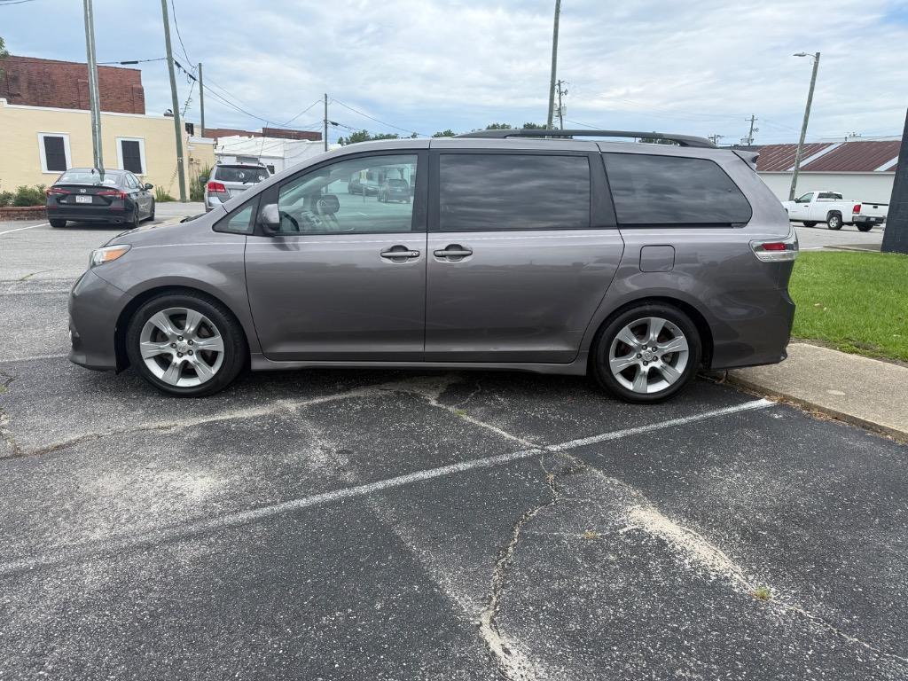 2011 Toyota Sienna SE - Photo 9