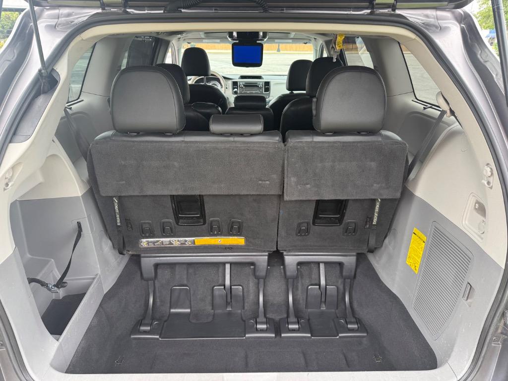2011 Toyota Sienna SE - Photo 12