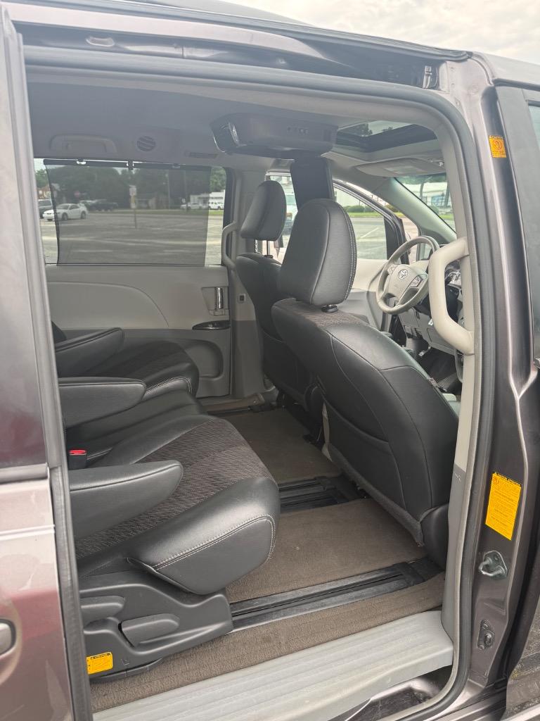 2011 Toyota Sienna SE - Photo 14