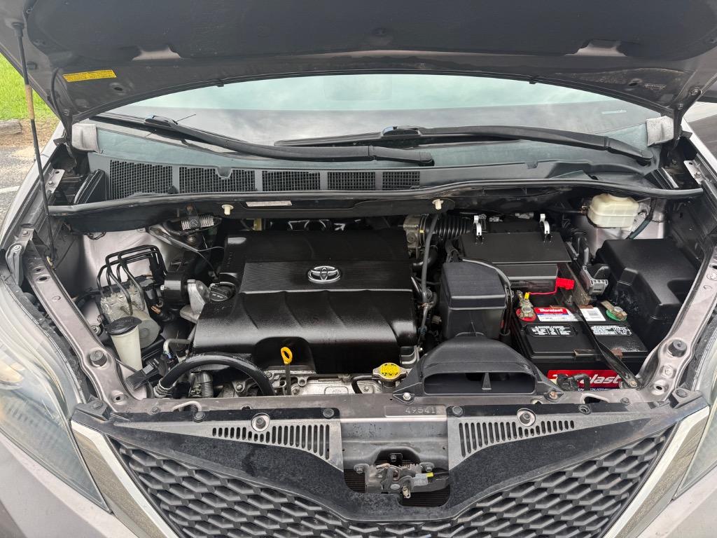 2011 Toyota Sienna SE - Photo 21