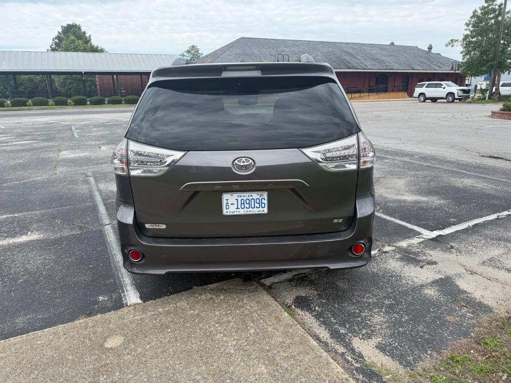 2011 Toyota Sienna SE - Photo 7