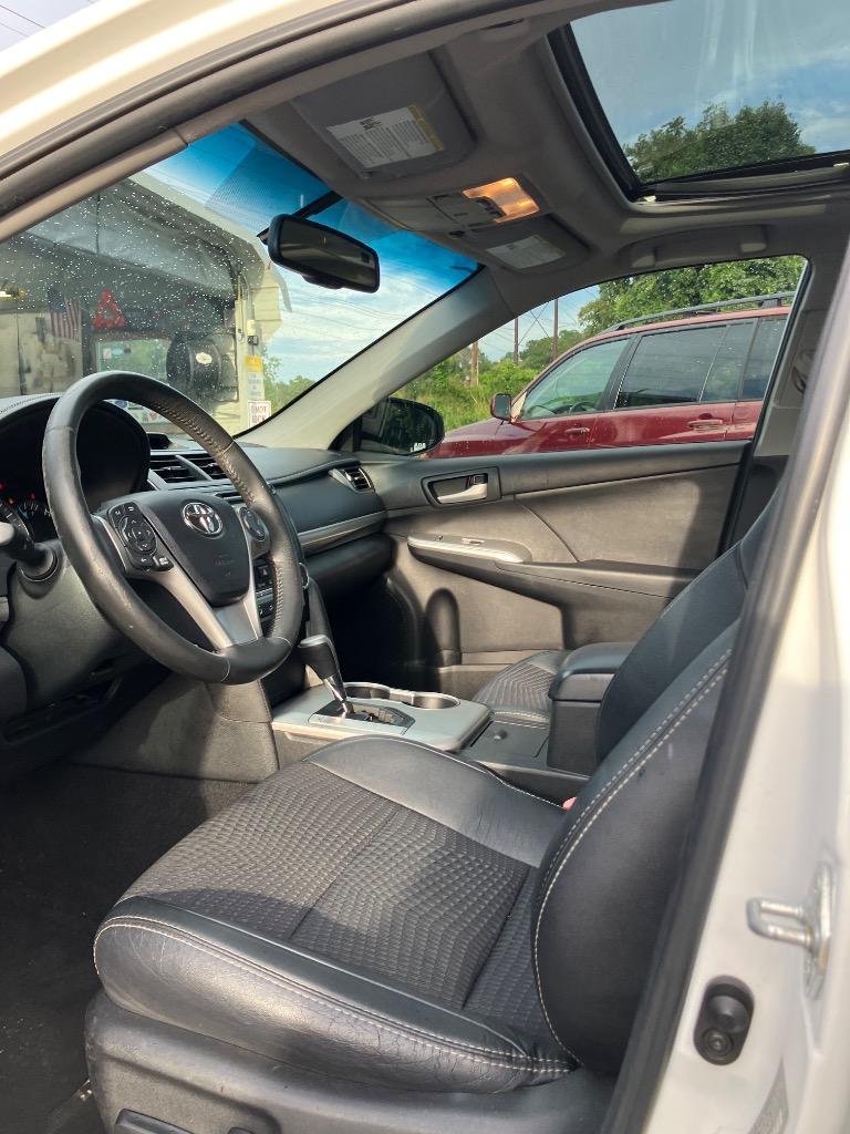 2012 Toyota Camry SE - Photo 11