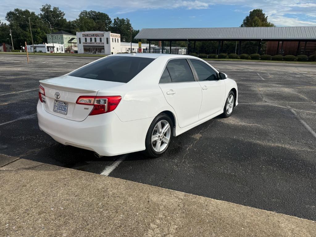 2012 Toyota Camry SE - Photo 6