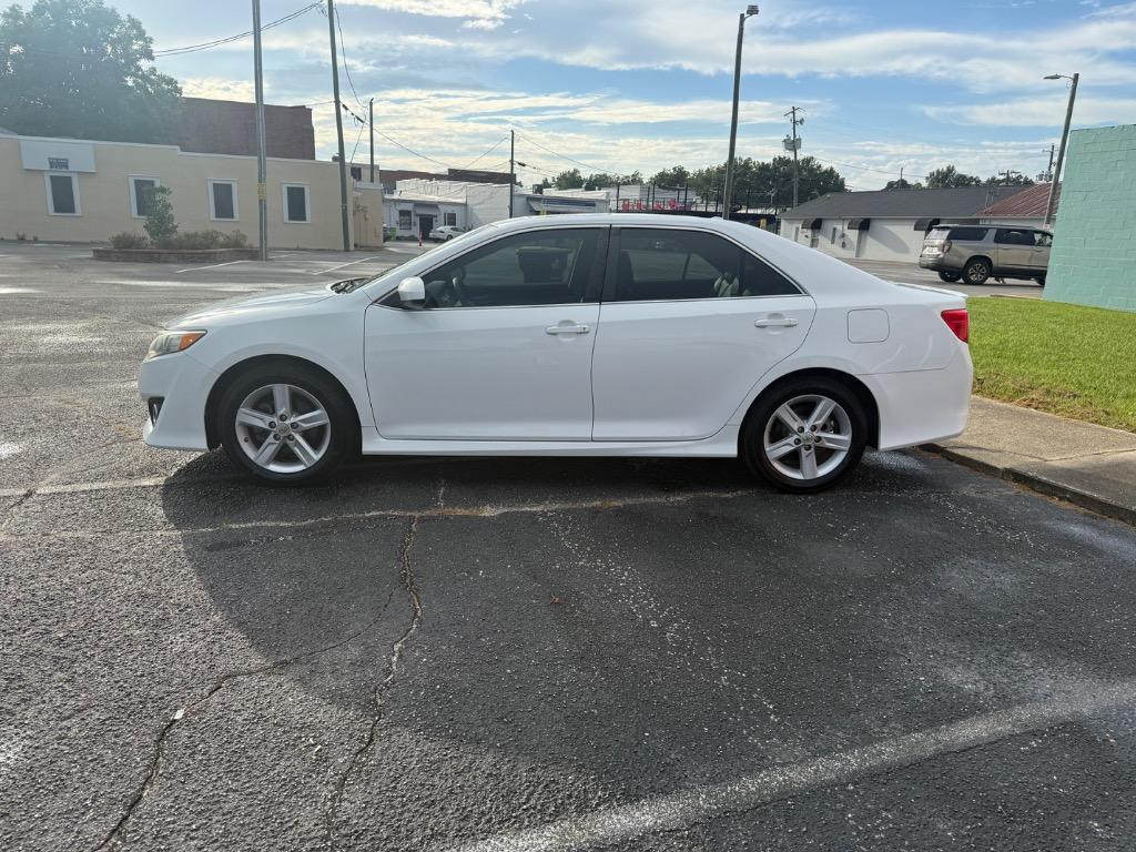 2012 Toyota Camry SE - Photo 9